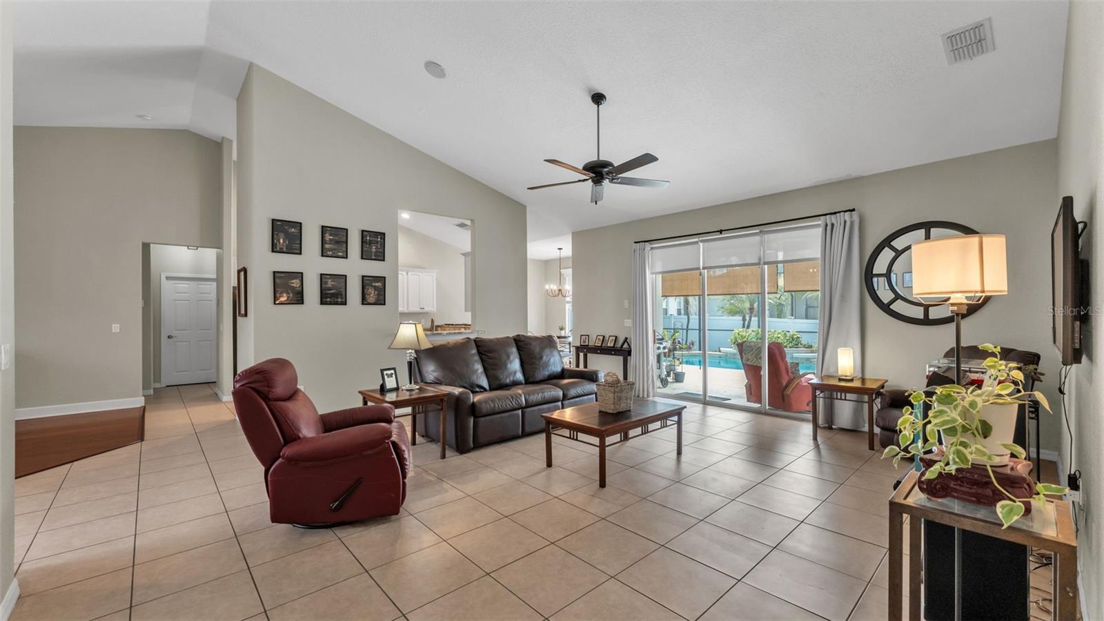 VINTAGE VIEW - Residential