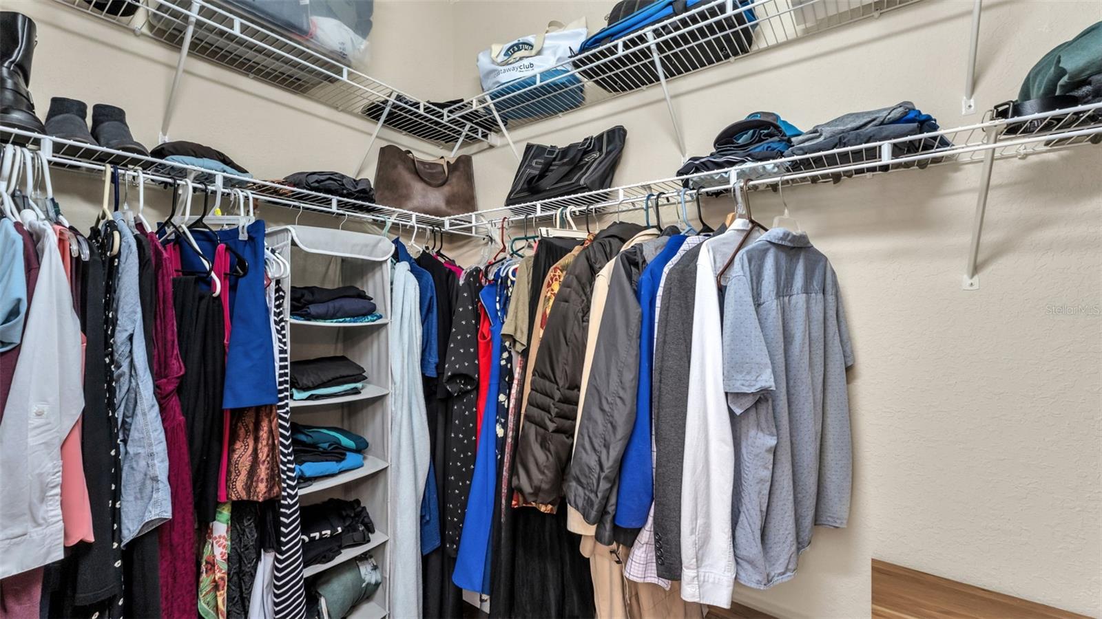 VINTAGE VIEW - Residential