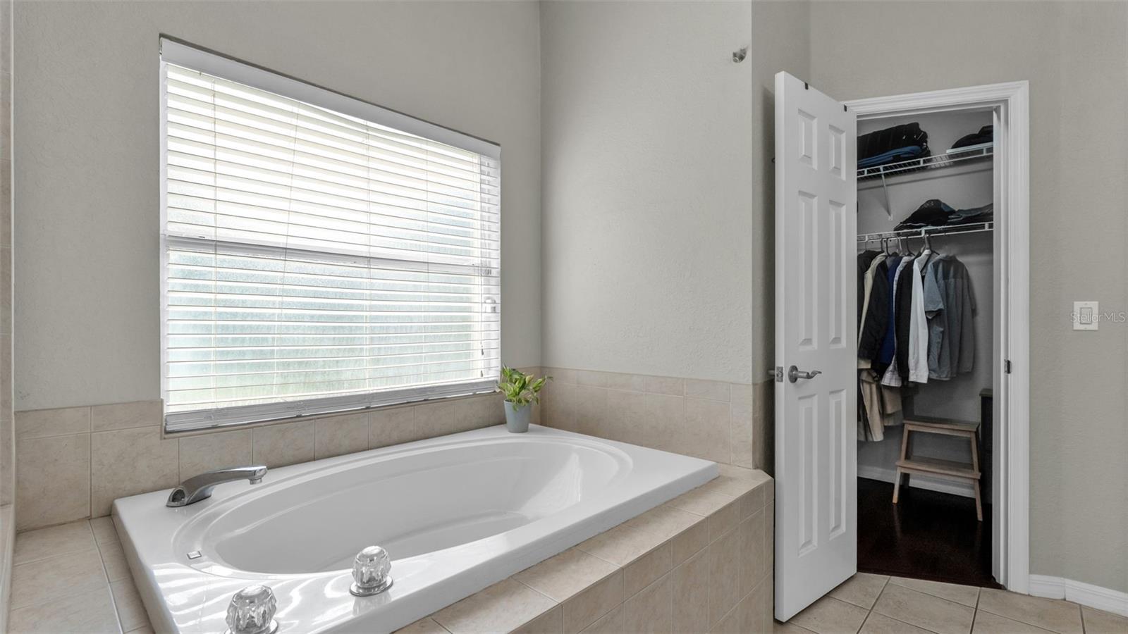 VINTAGE VIEW - Residential