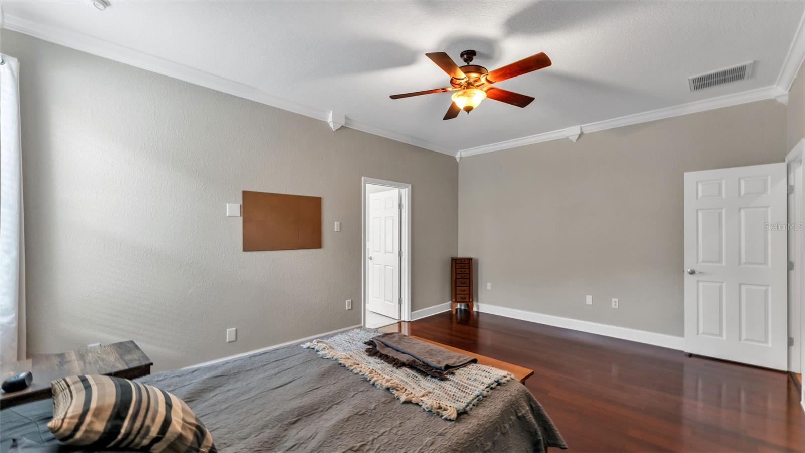 VINTAGE VIEW - Residential