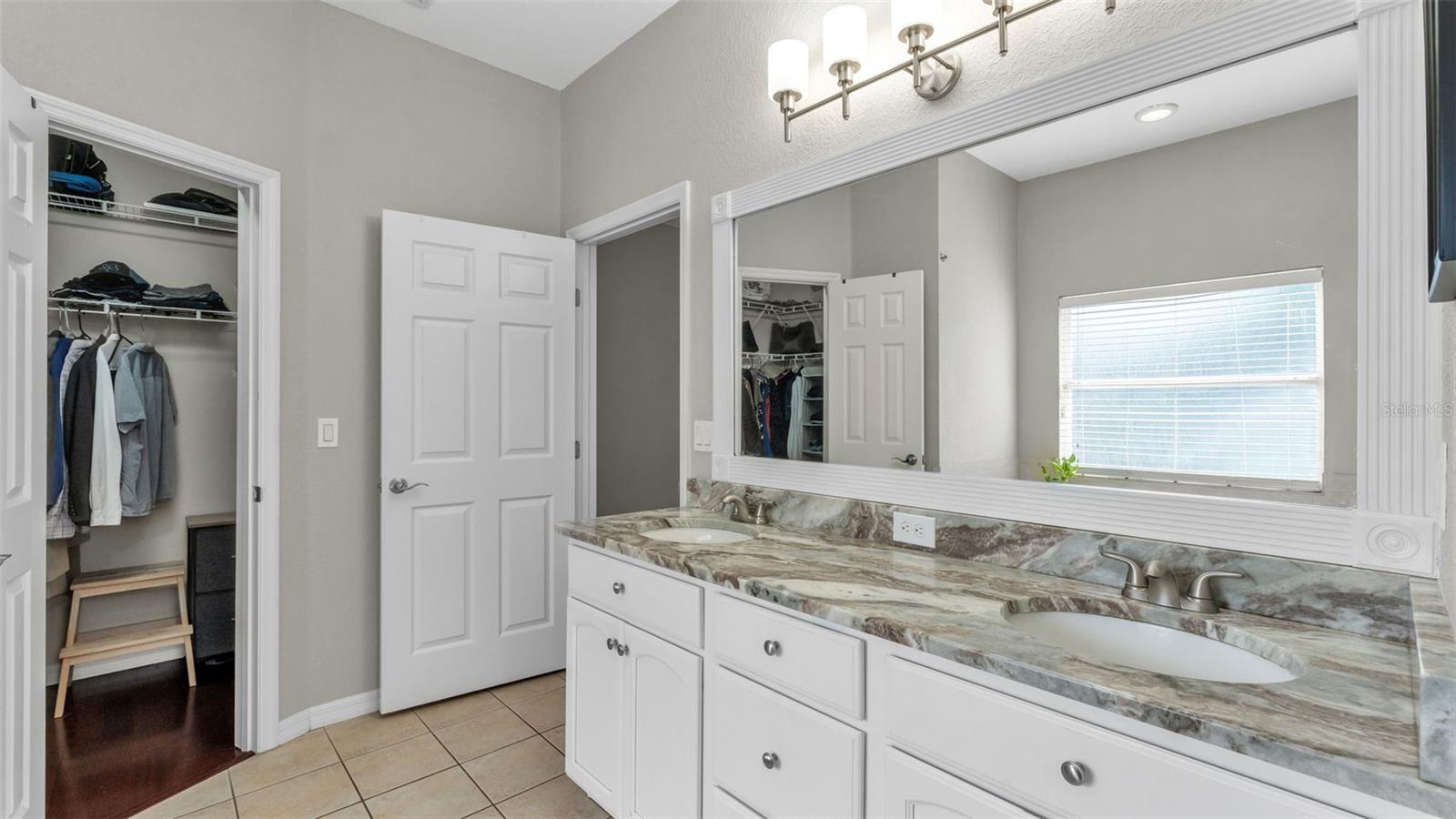 VINTAGE VIEW - Residential