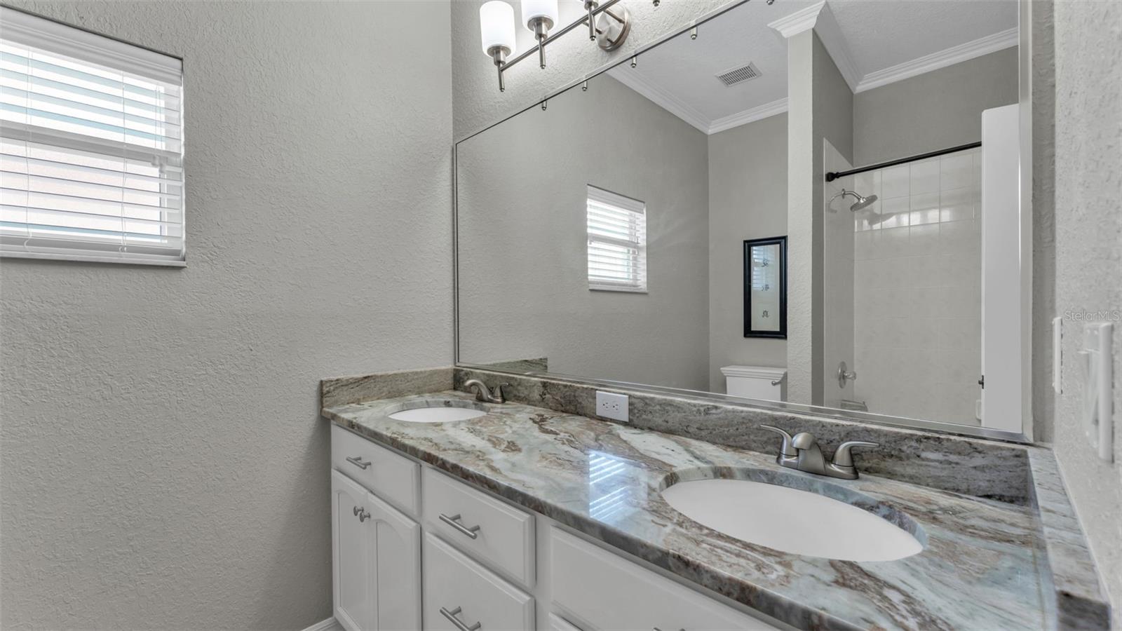 VINTAGE VIEW - Residential