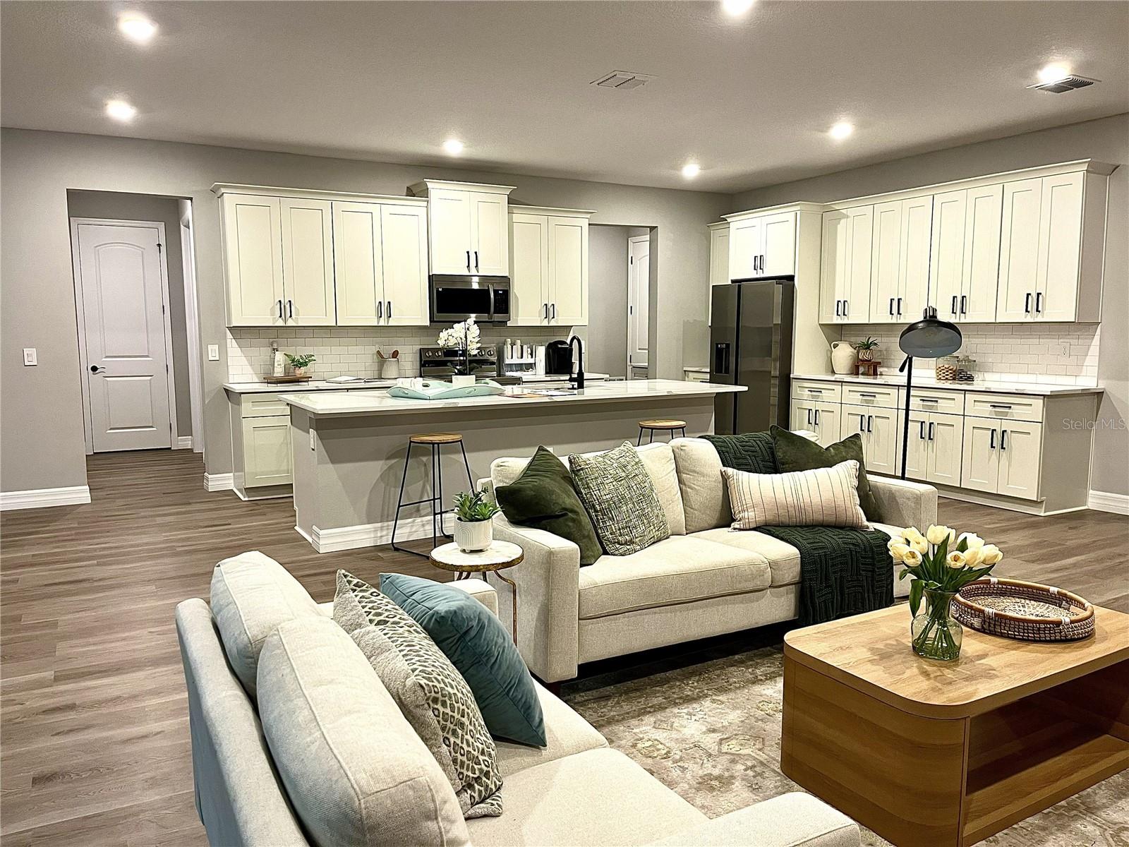 ROYAL HIGHLANDS UNIT 4 BLK 196 LOT 25 - Residential