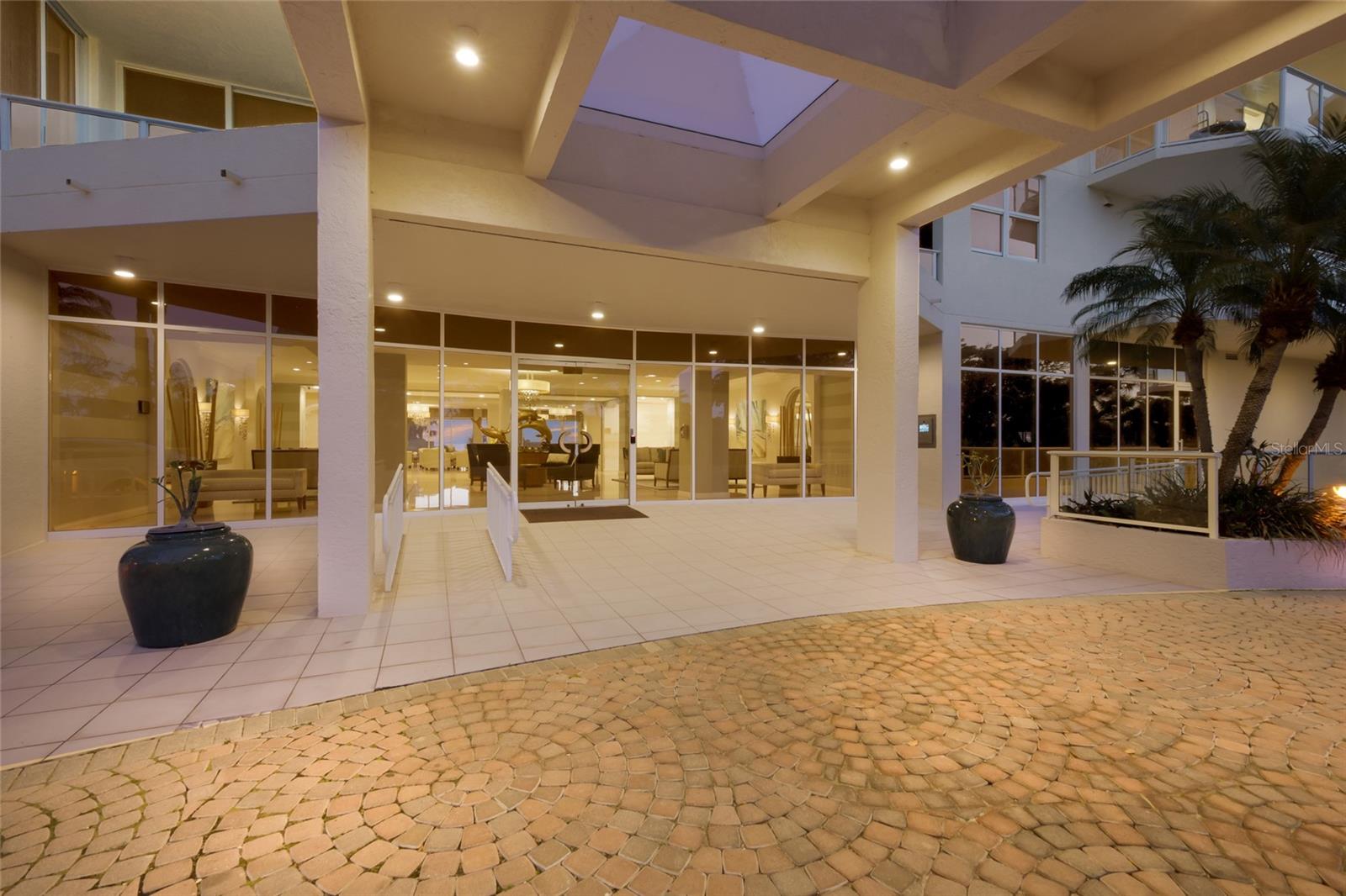 1800 BENJAMIN FRANKLIN DRIVE B1006