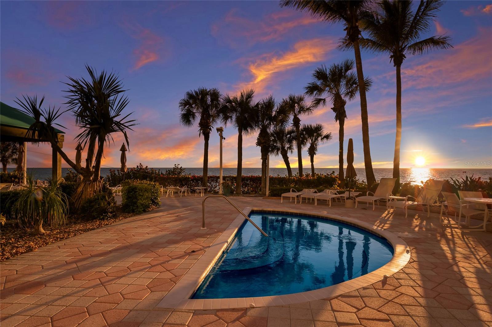 L ELEGANCE ON LIDO BEACH - Residential