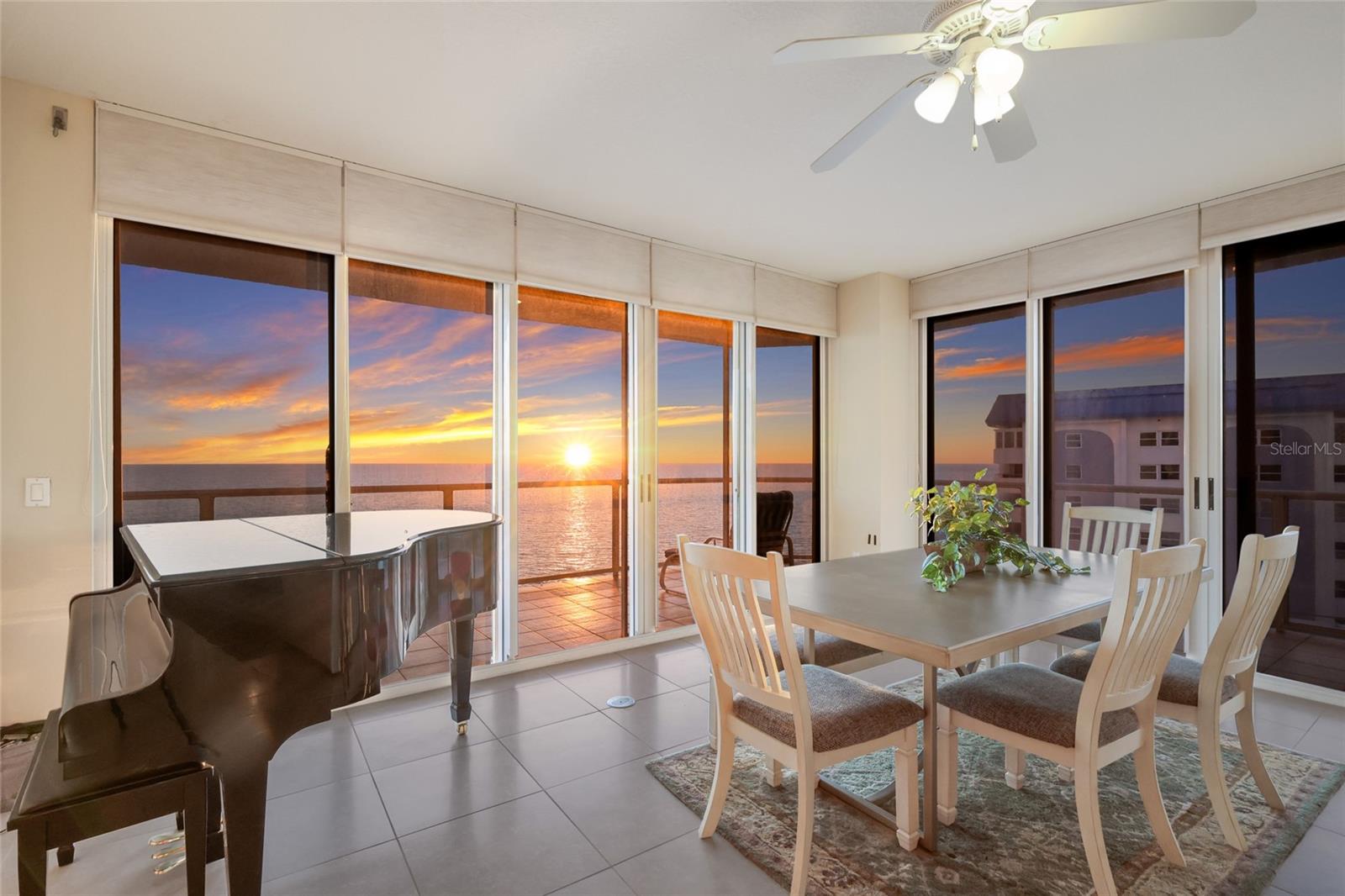 L ELEGANCE ON LIDO BEACH - Residential