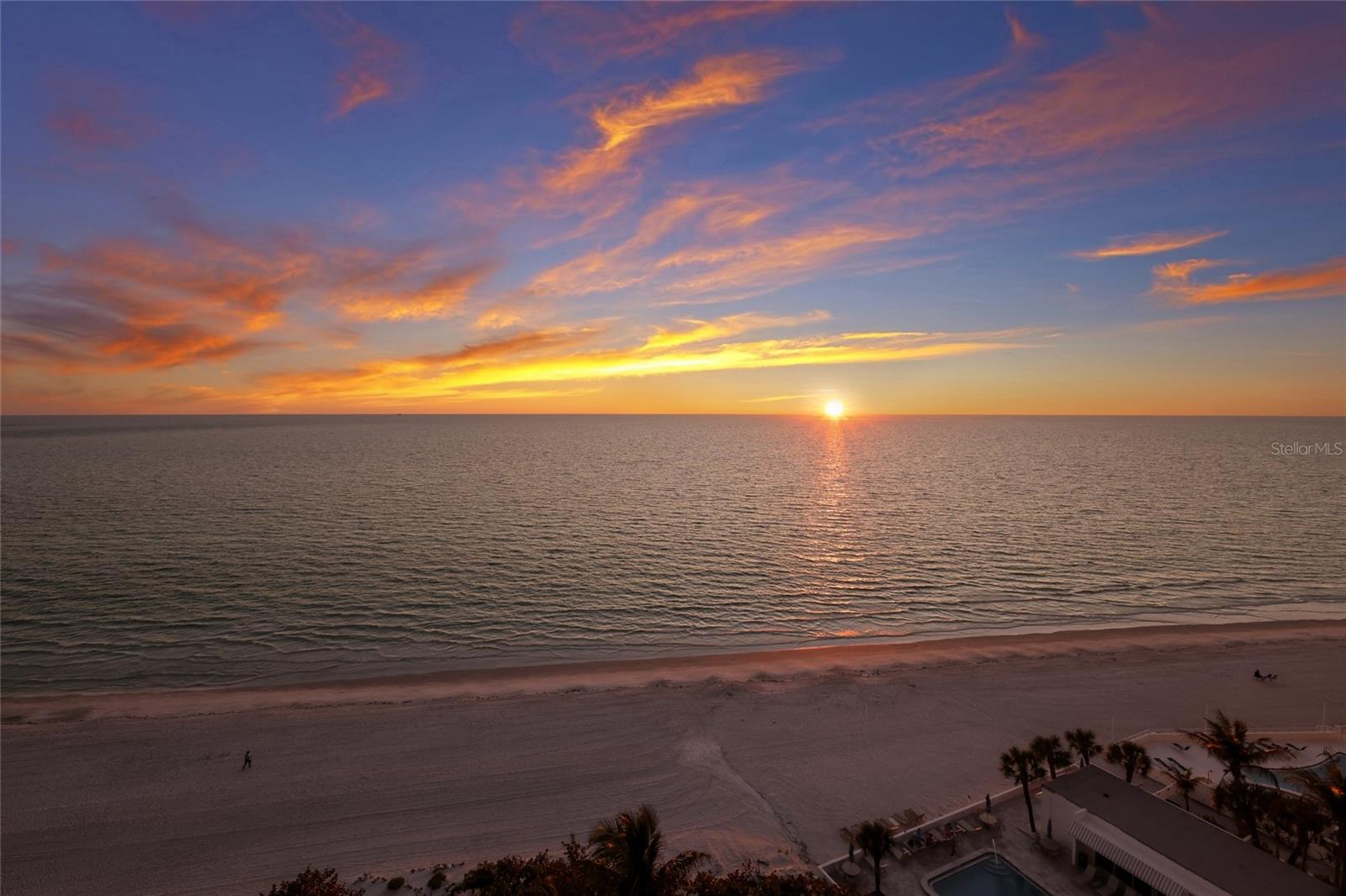 L ELEGANCE ON LIDO BEACH - Residential