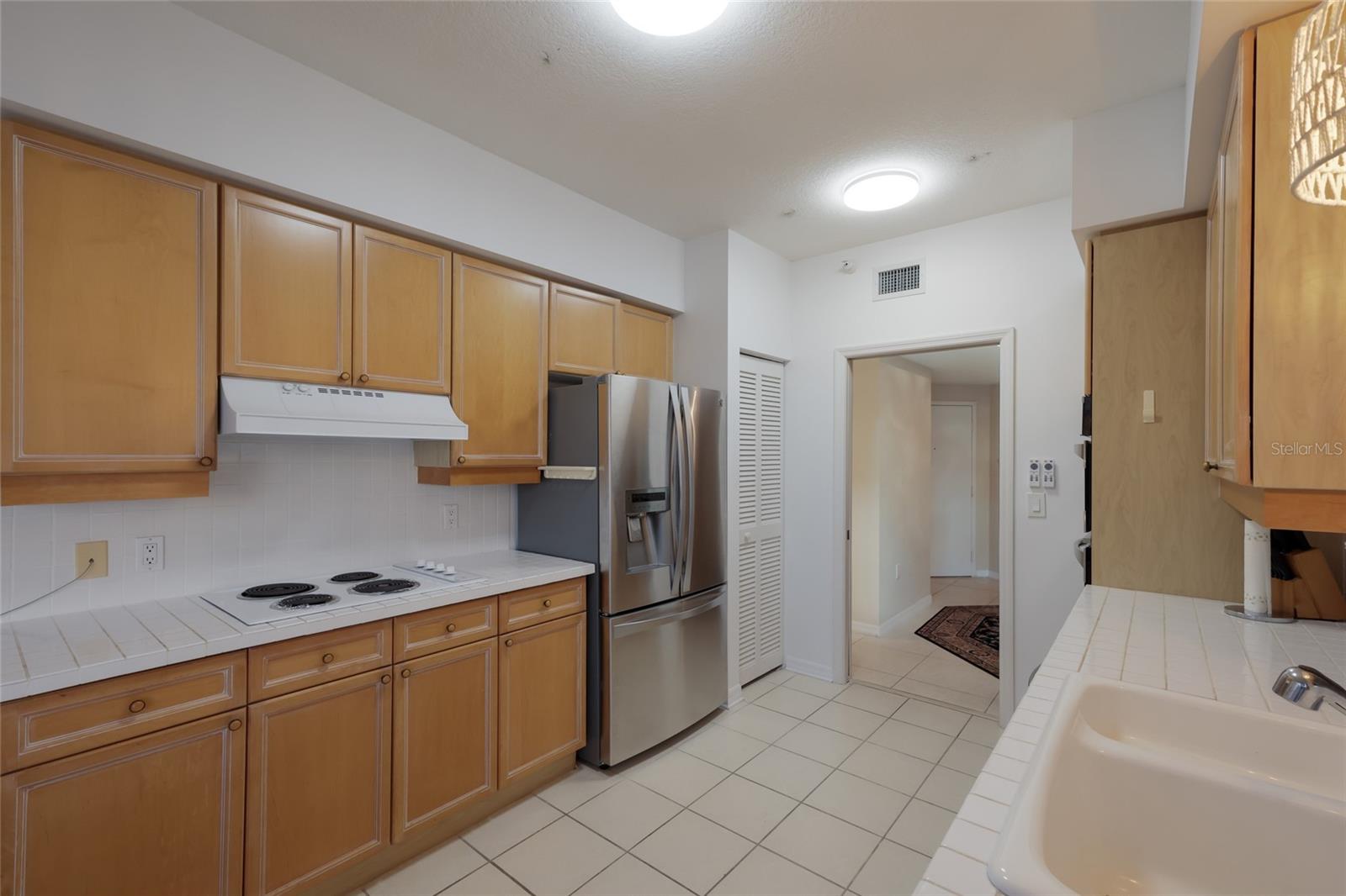 L ELEGANCE ON LIDO BEACH - Residential