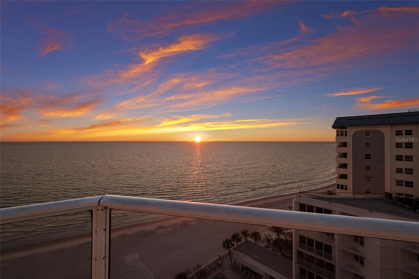 L ELEGANCE ON LIDO BEACH - Residential