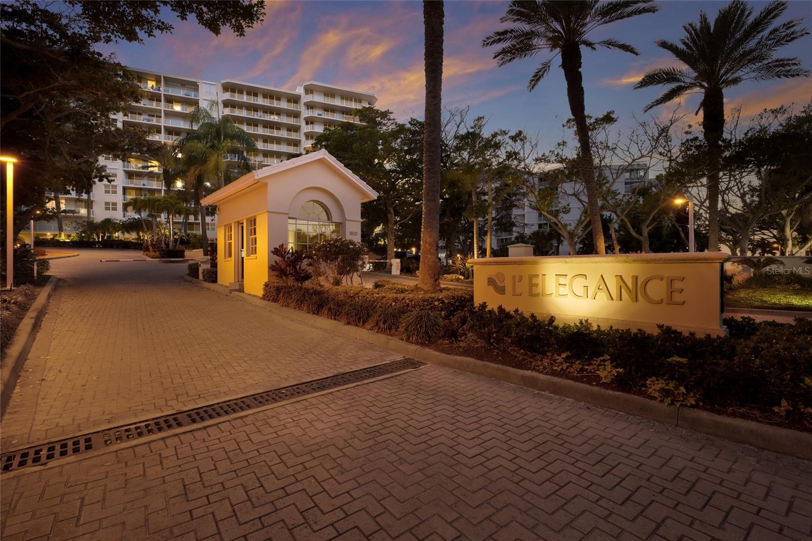 L ELEGANCE ON LIDO BEACH - Residential