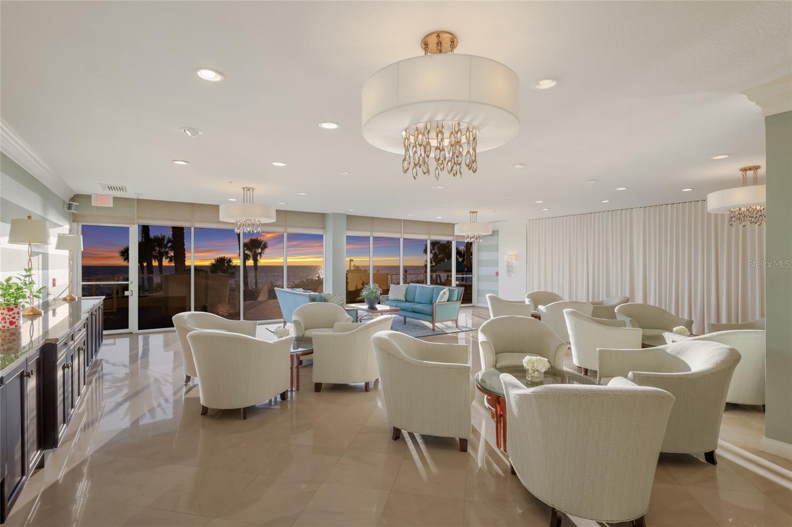 L ELEGANCE ON LIDO BEACH - Residential