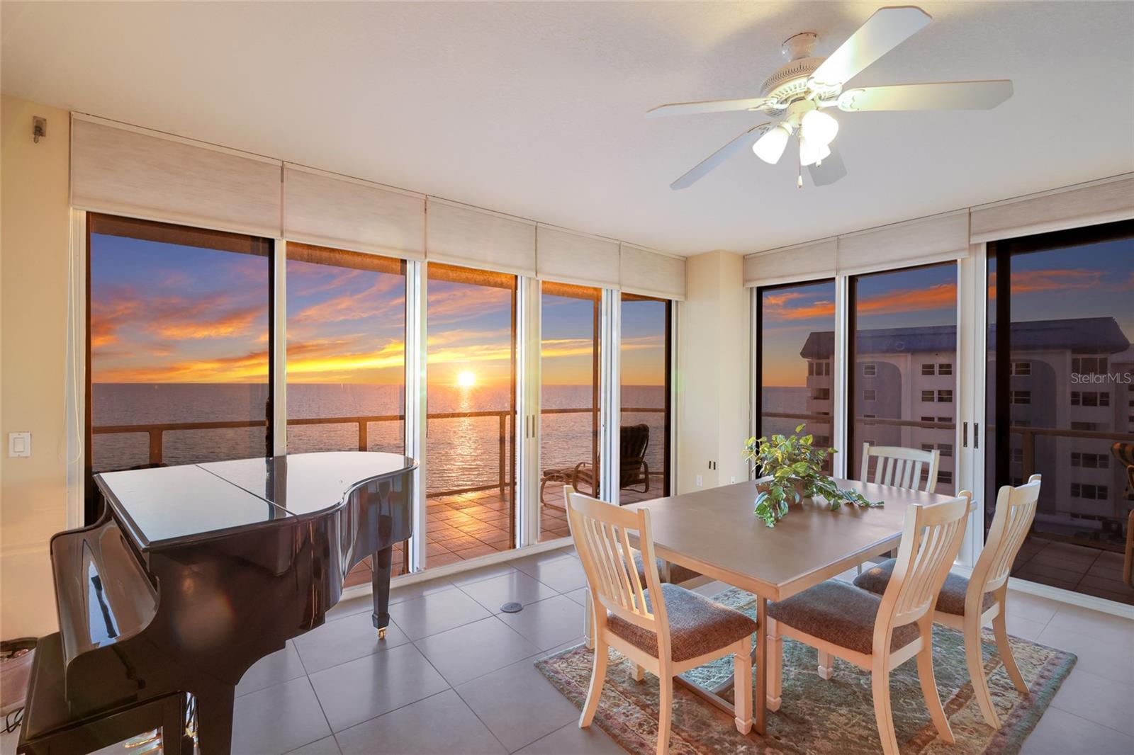 L ELEGANCE ON LIDO BEACH - Residential