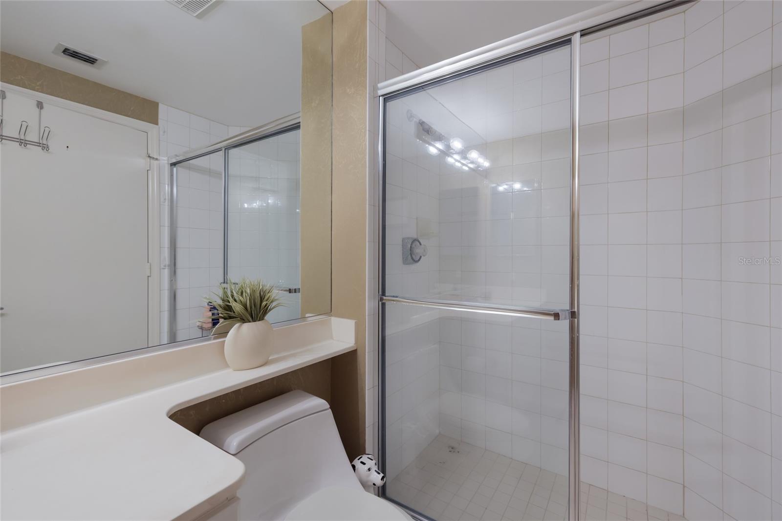 L ELEGANCE ON LIDO BEACH - Residential