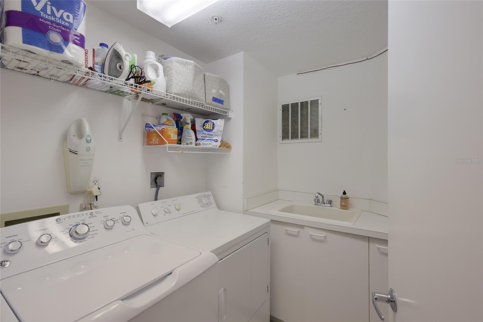 L ELEGANCE ON LIDO BEACH - Residential