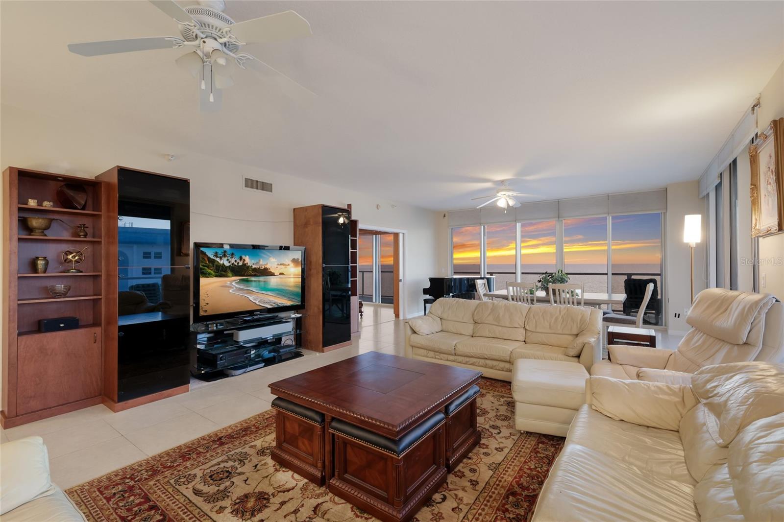 L ELEGANCE ON LIDO BEACH - Residential