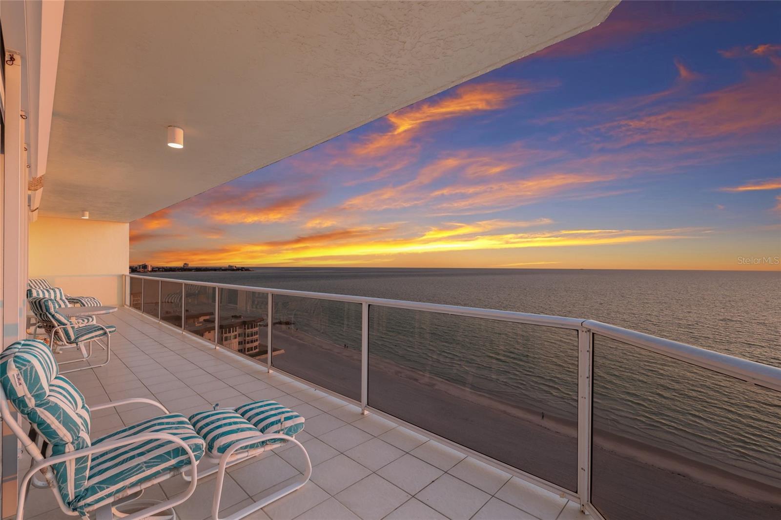 L ELEGANCE ON LIDO BEACH - Residential