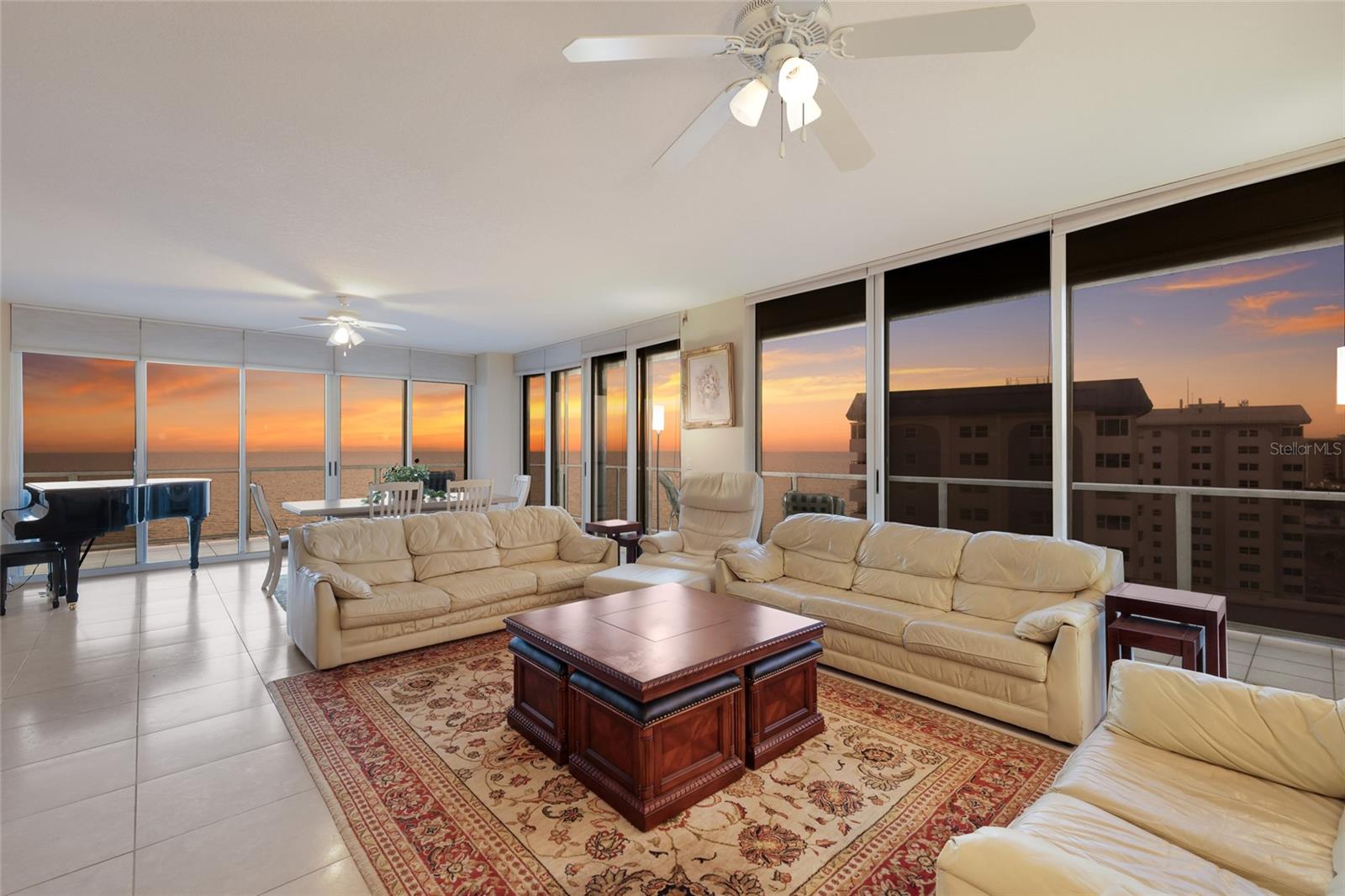 L ELEGANCE ON LIDO BEACH - Residential