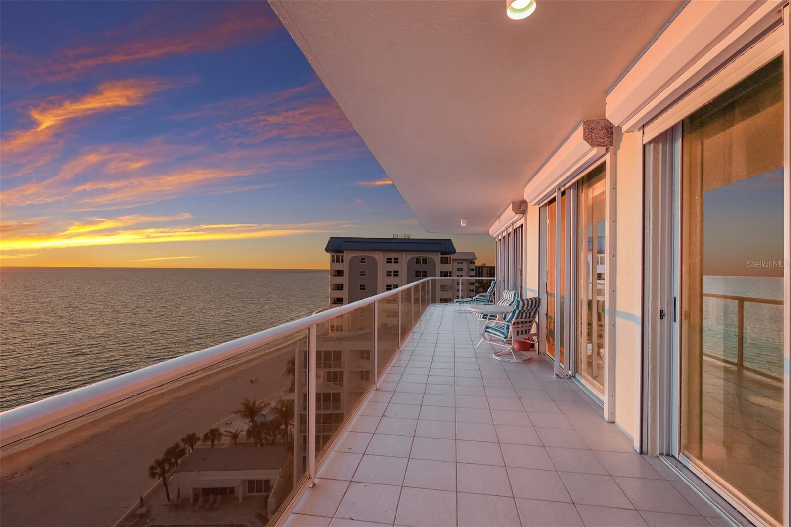 L ELEGANCE ON LIDO BEACH - Residential