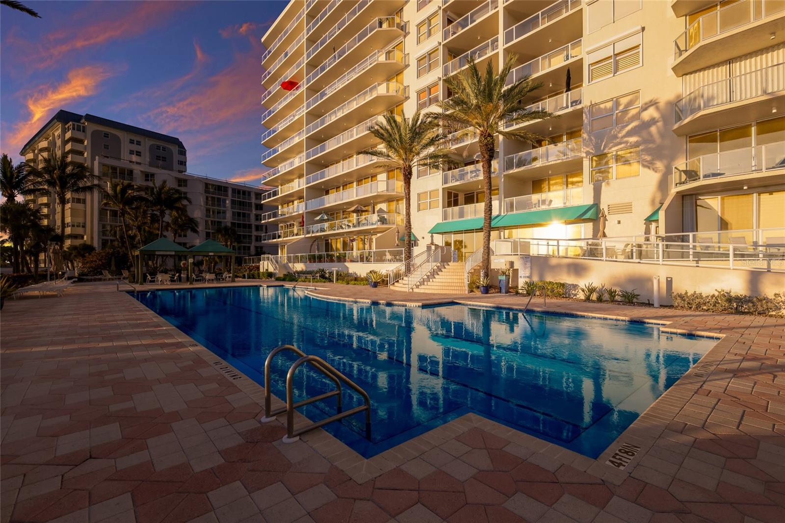 L ELEGANCE ON LIDO BEACH - Residential