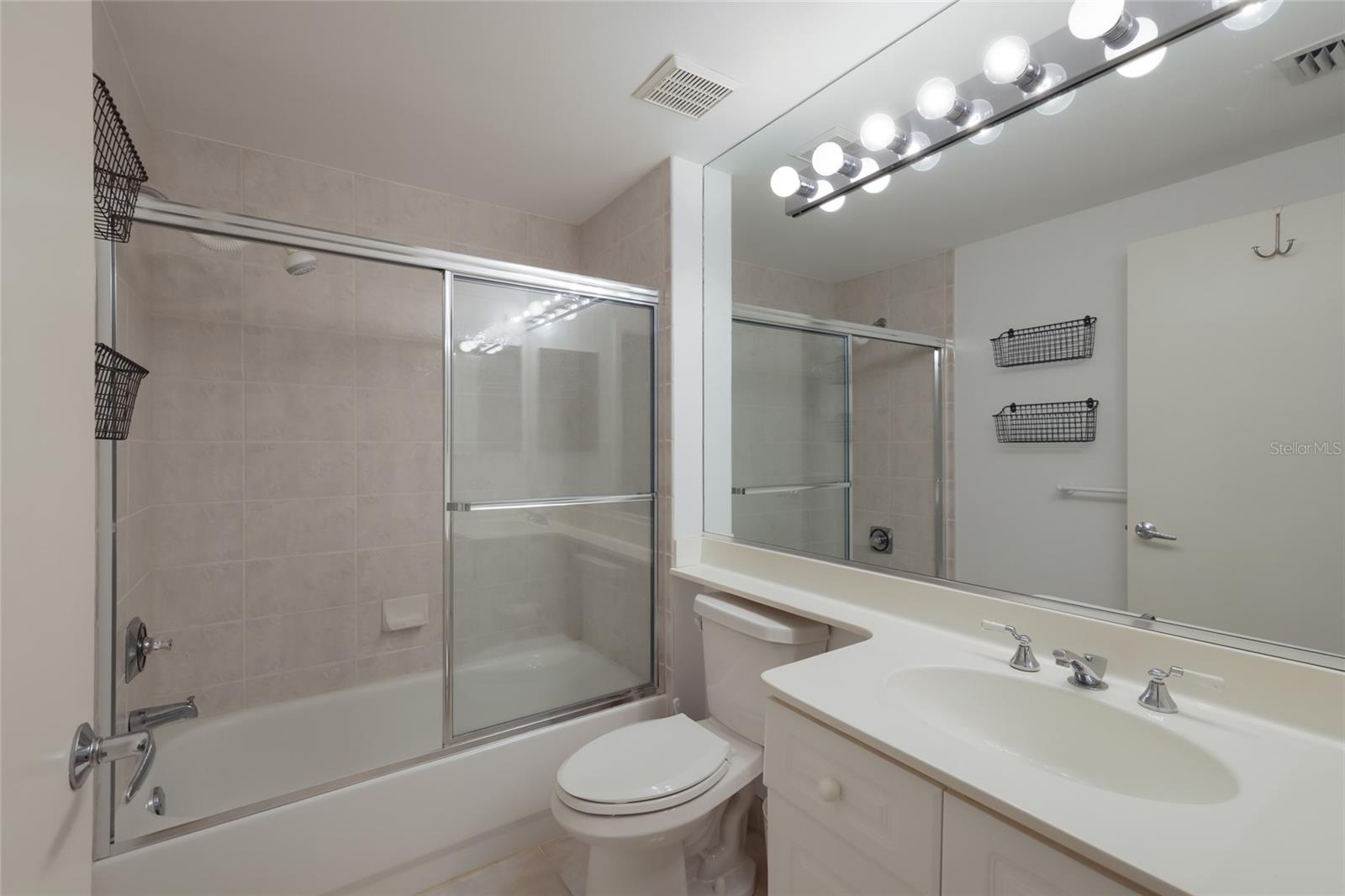 L ELEGANCE ON LIDO BEACH - Residential