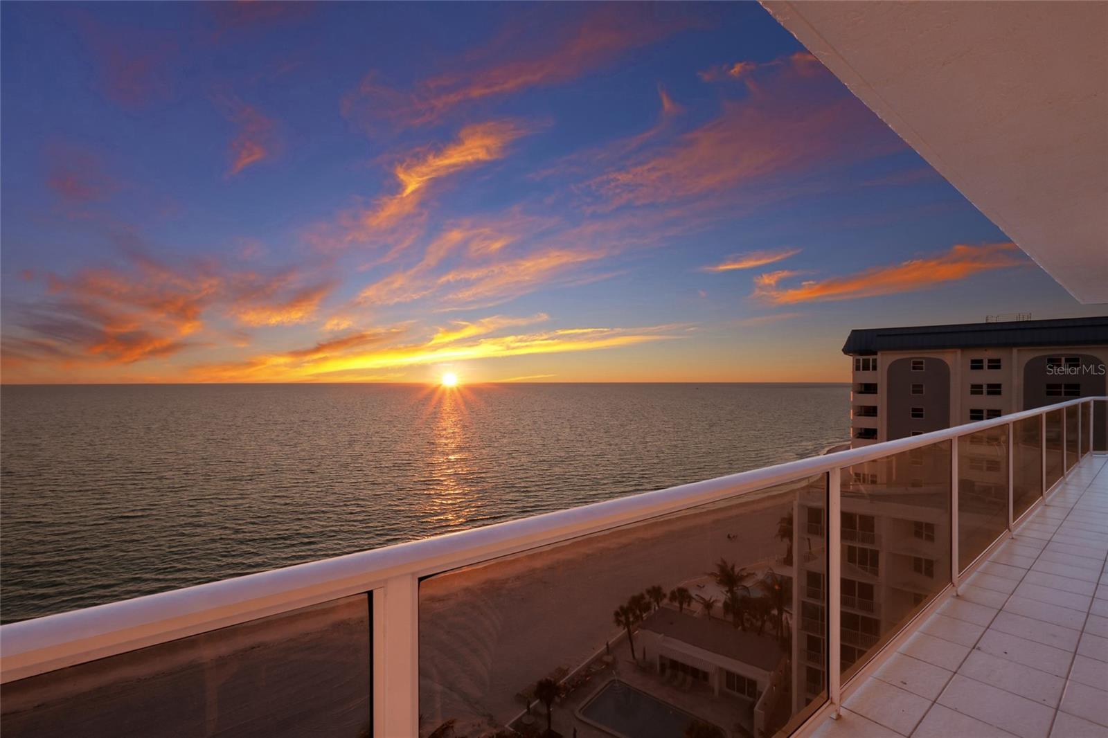 L ELEGANCE ON LIDO BEACH - Residential