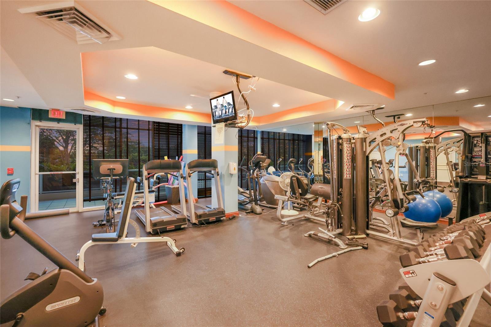 L ELEGANCE ON LIDO BEACH - Residential