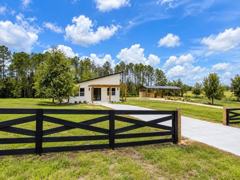 Photo of 17951 SE 62nd Street, Morriston, FL 32668 (MLS # OM734794)