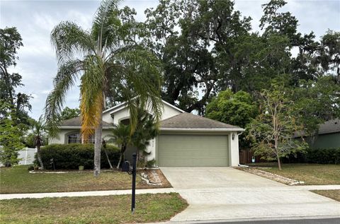 Photo of 913 Lake Lindley Drive N, Deland, FL 32724 (MLS # V4941996)