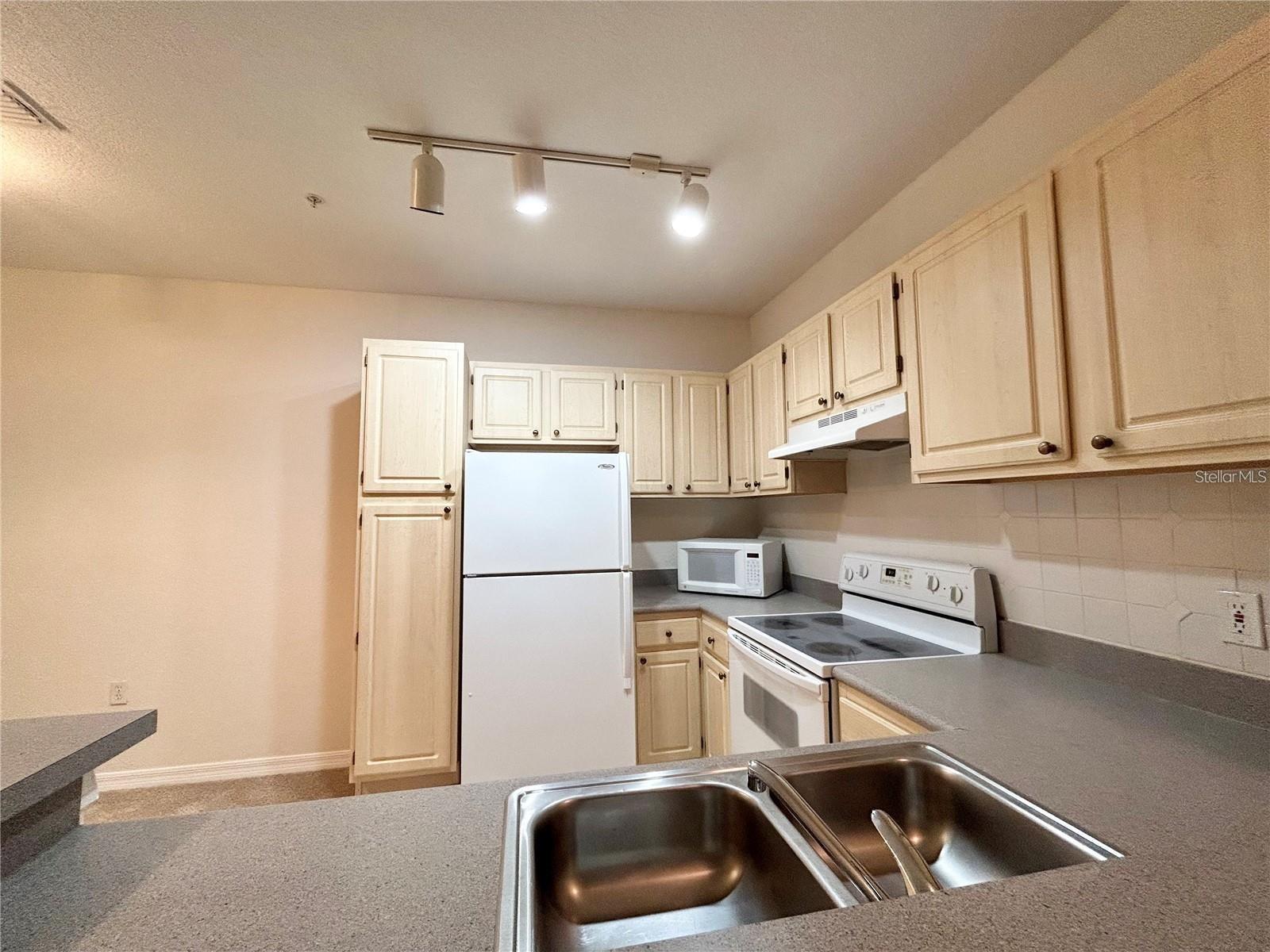 VISCONTI EAST BLDG 16 - Residential Lease