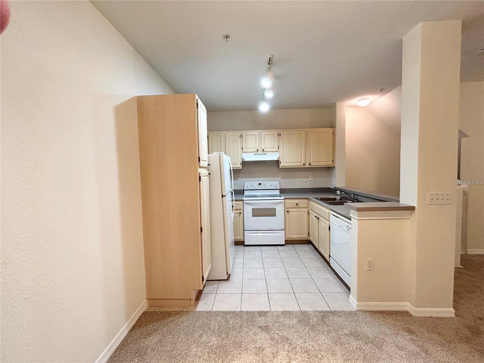 VISCONTI EAST BLDG 16 - Residential Lease