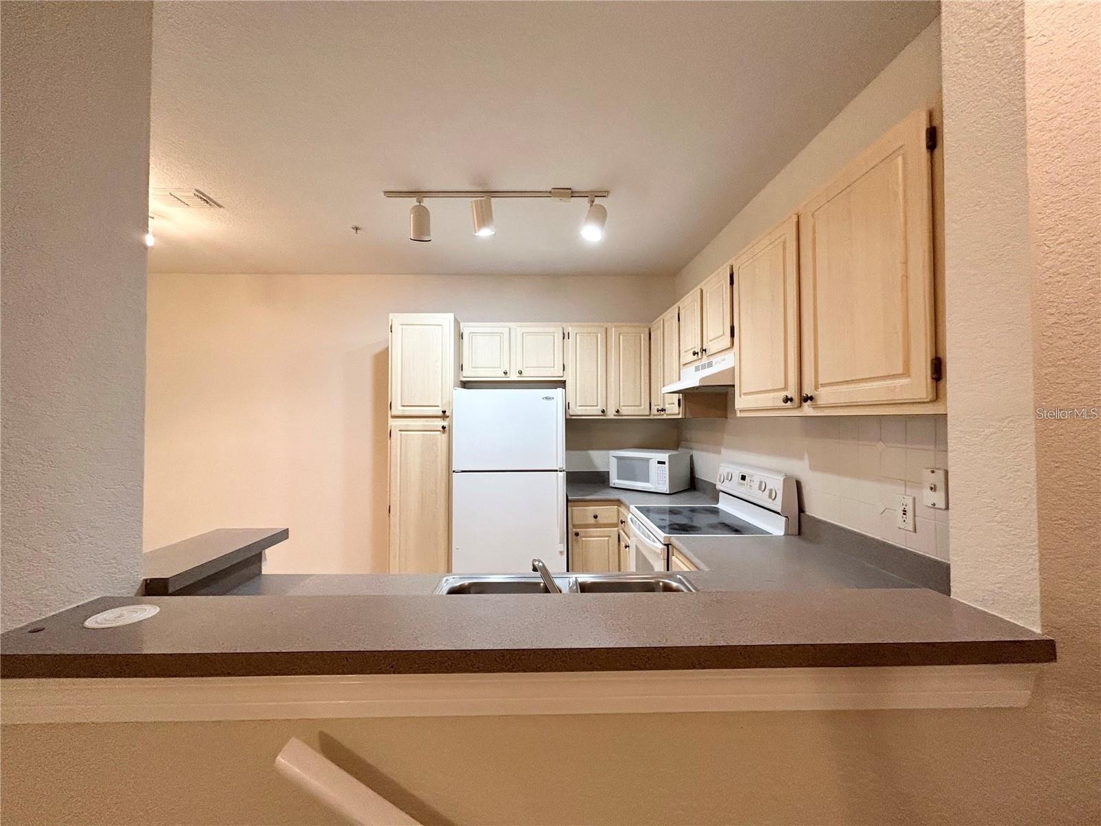 VISCONTI EAST BLDG 16 - Residential Lease