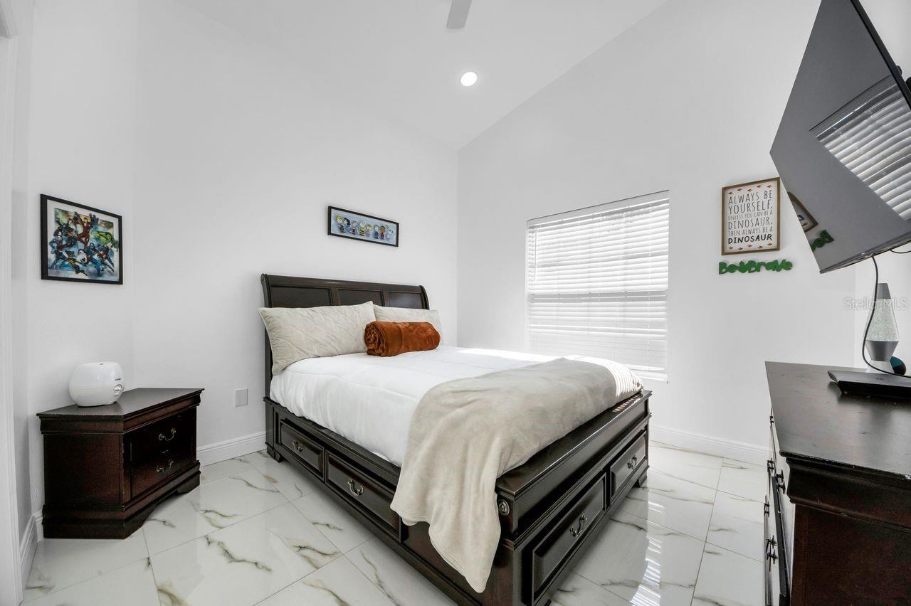 TROPIC SHORES - Residential