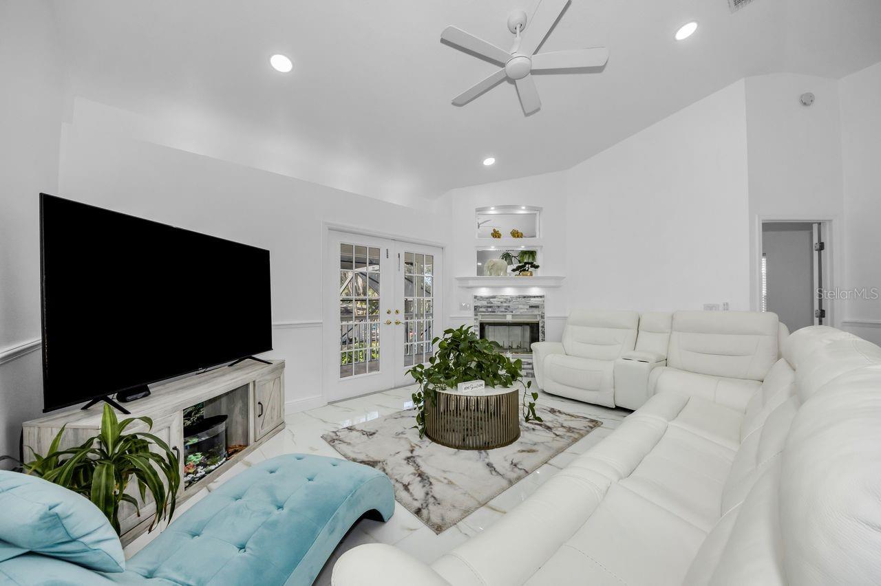 TROPIC SHORES - Residential