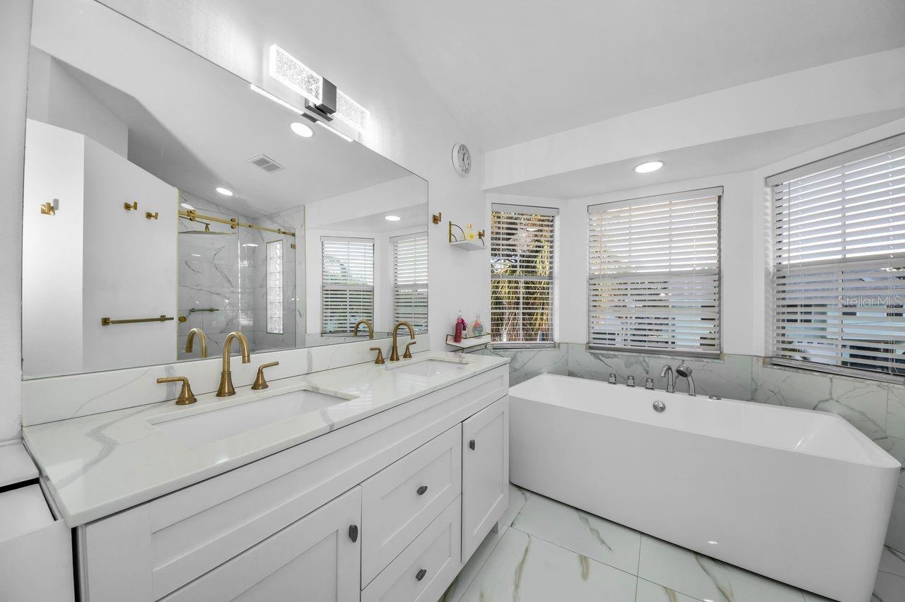 TROPIC SHORES - Residential