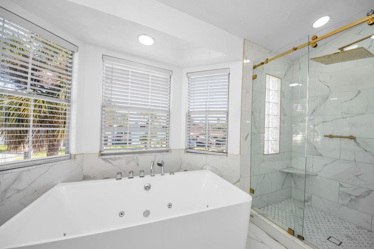 TROPIC SHORES - Residential