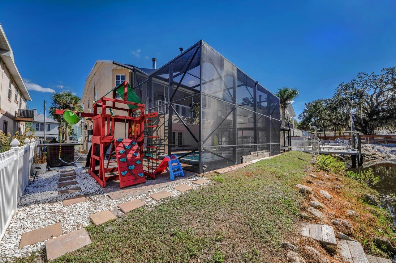 TROPIC SHORES - Residential