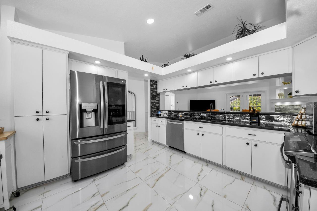 TROPIC SHORES - Residential