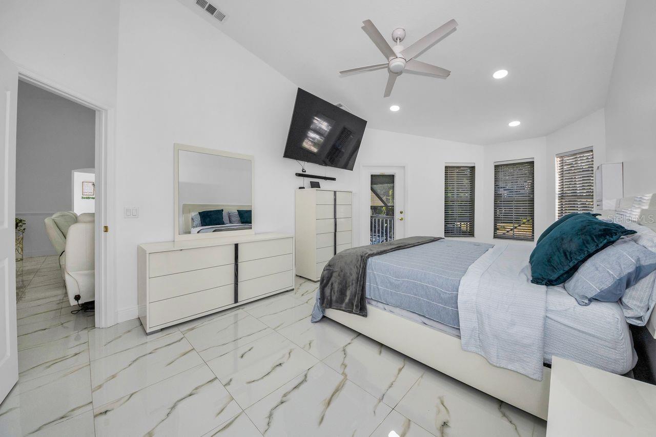 TROPIC SHORES - Residential