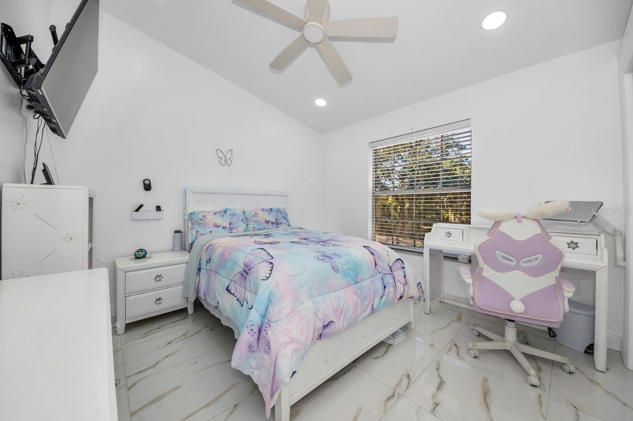 TROPIC SHORES - Residential