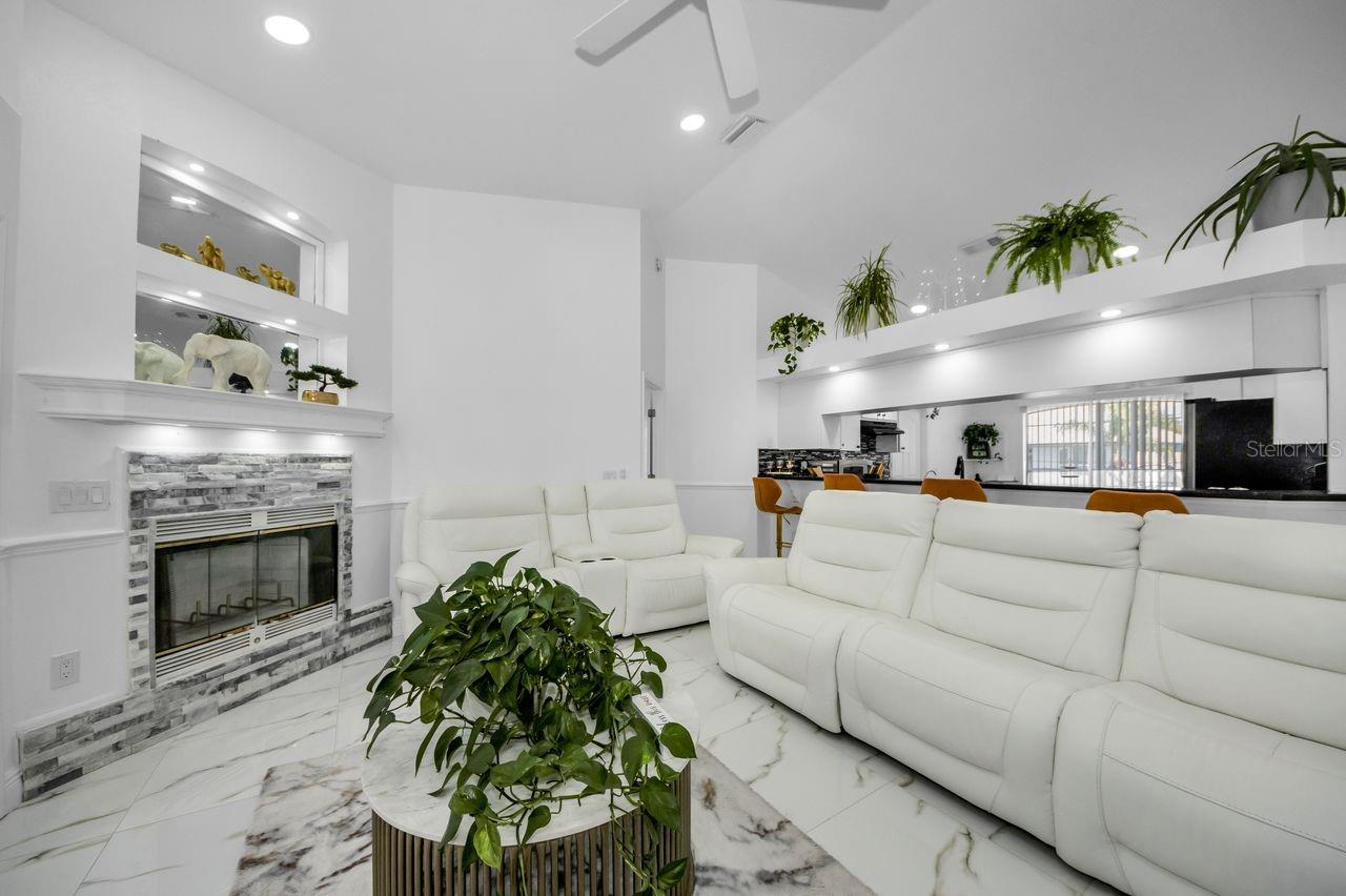 TROPIC SHORES - Residential