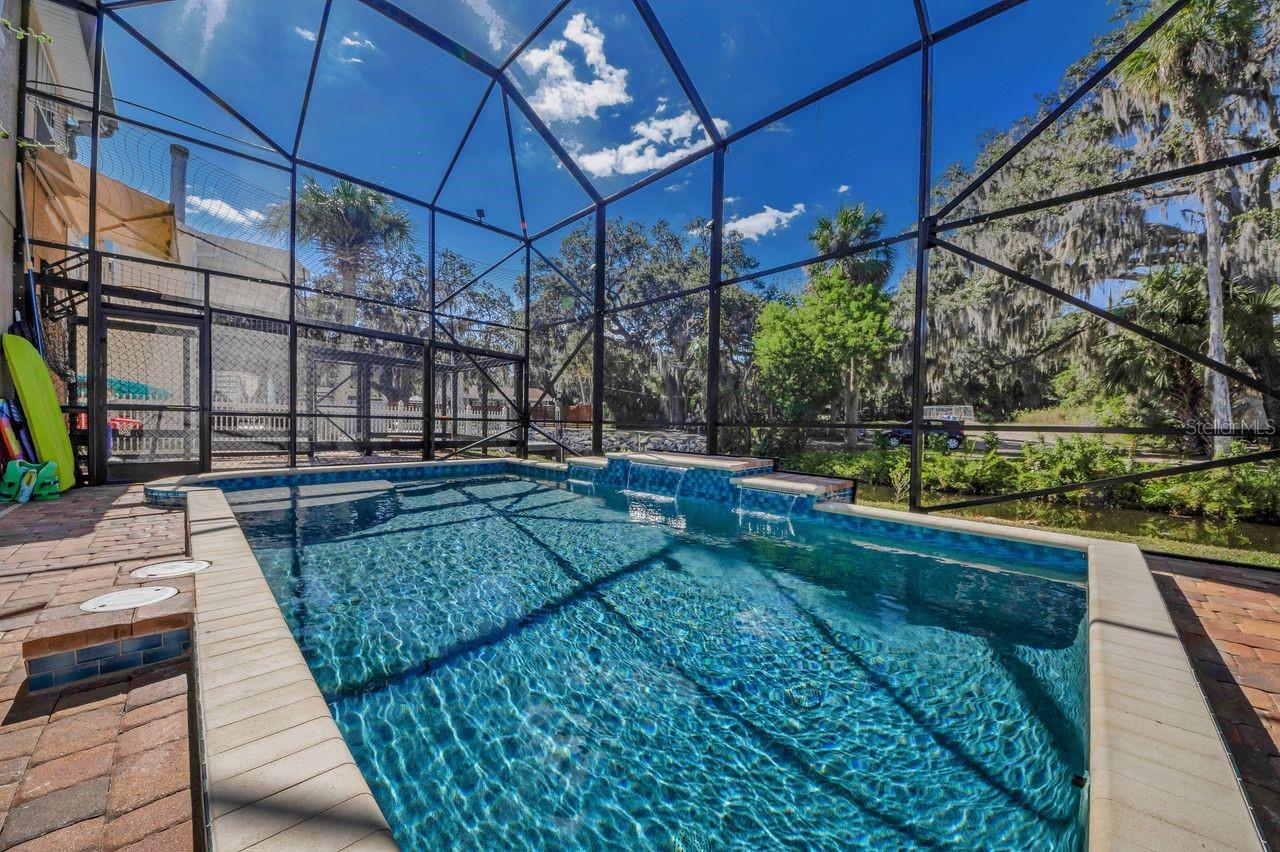 TROPIC SHORES - Residential