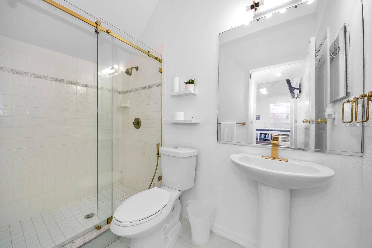 TROPIC SHORES - Residential