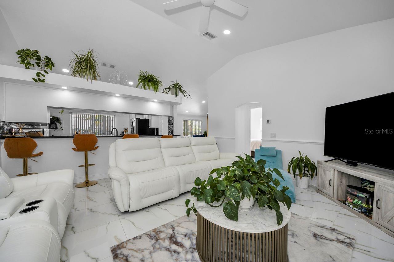 TROPIC SHORES - Residential