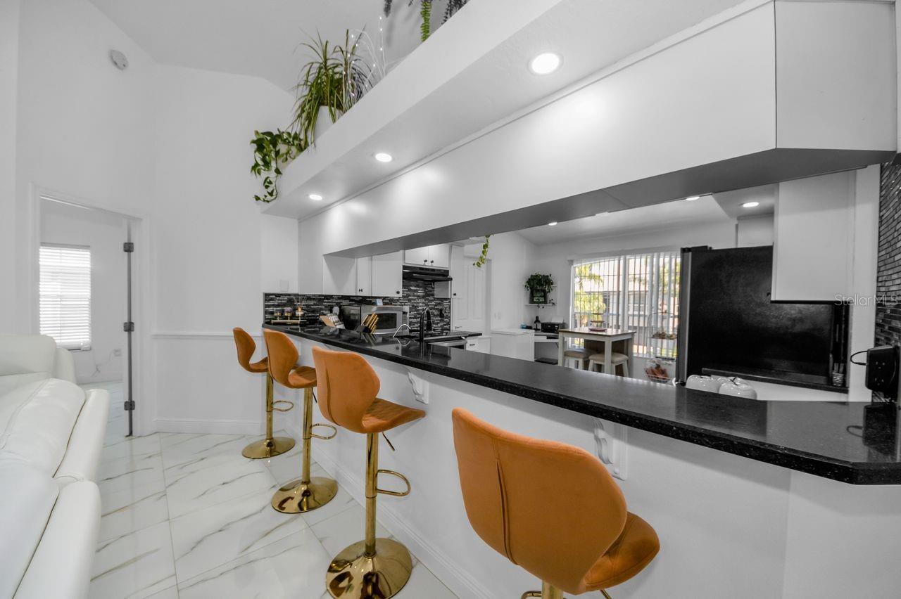 TROPIC SHORES - Residential