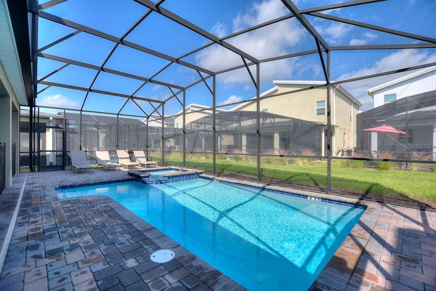 4553 TARGET BOULEVARD