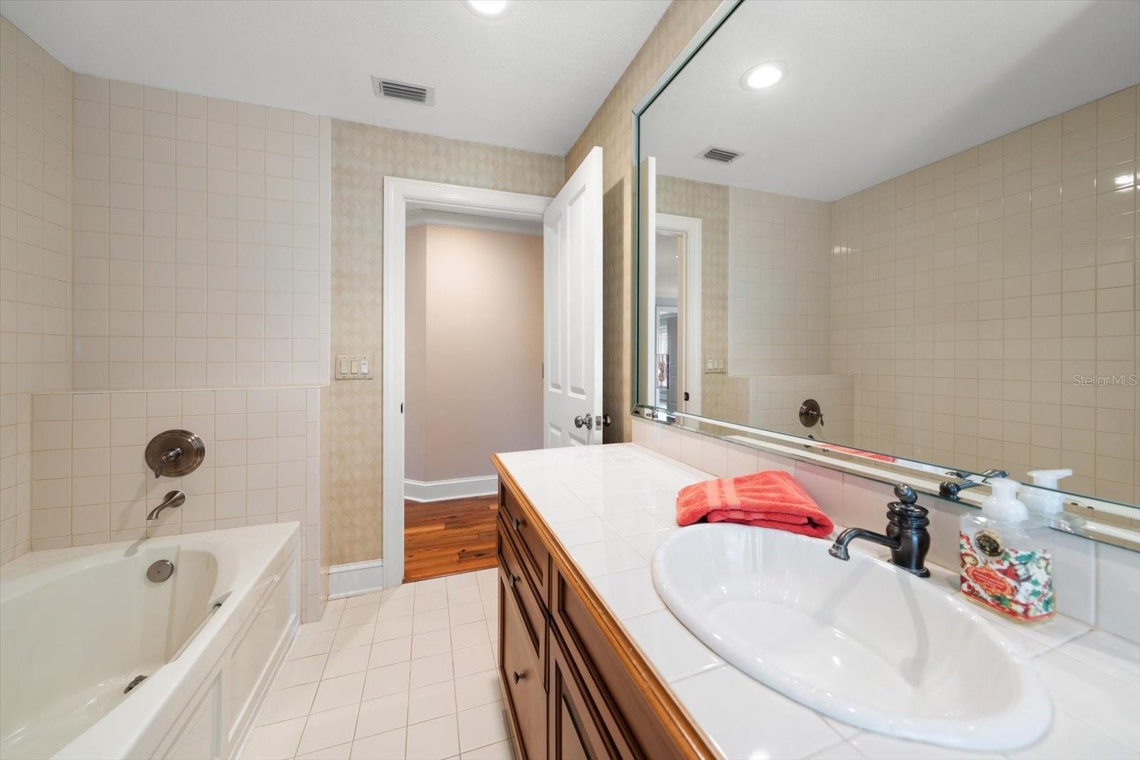 BELLEAIR ESTATES - Residential