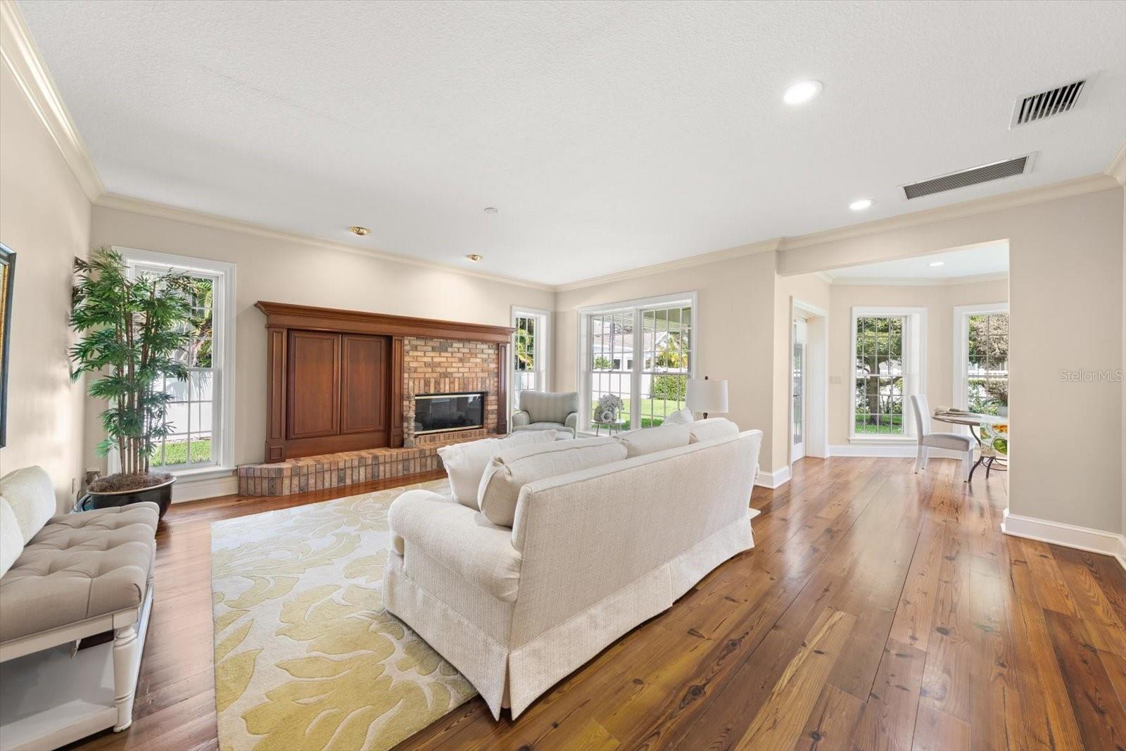 BELLEAIR ESTATES - Residential