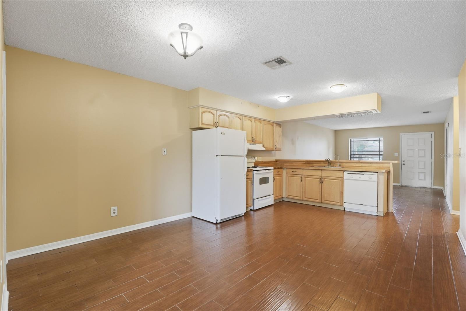 LAKE WAYMAN HEIGHTS LAKE ADD - Residential Lease