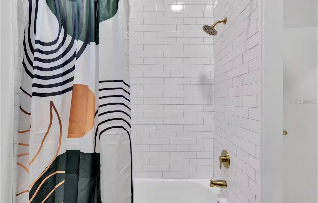 SANCHEZ & HAYA REAL ESTATE C - Residential