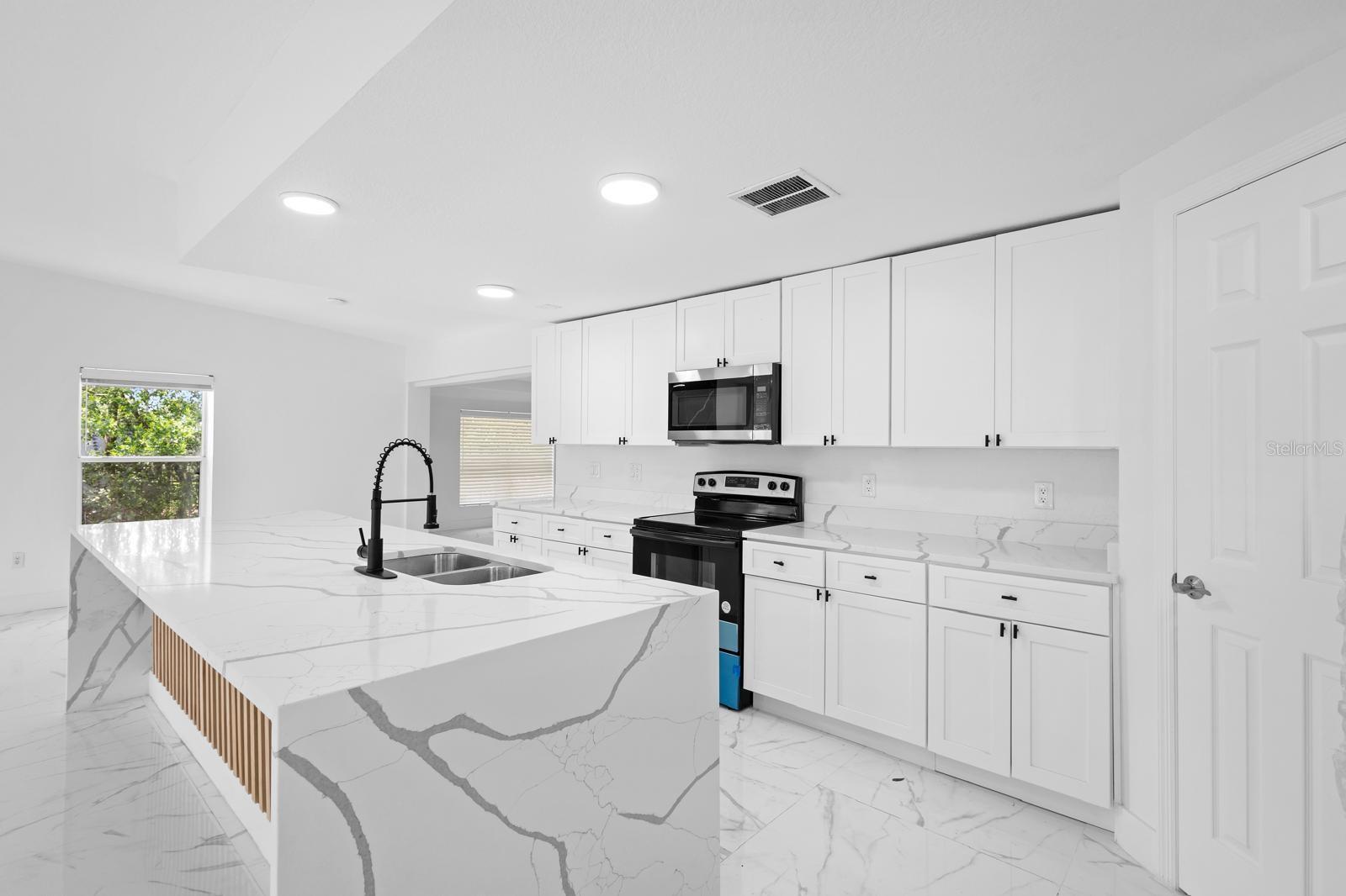 MINNEHAHA SHORES - Residential